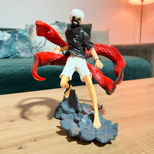 Ken Kaneki figura sa crvenim kaguneom - Tokyo Ghoul kolekcija.