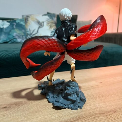 Ken Kaneki figura sa crvenim kaguneom - Tokyo Ghoul kolekcija.